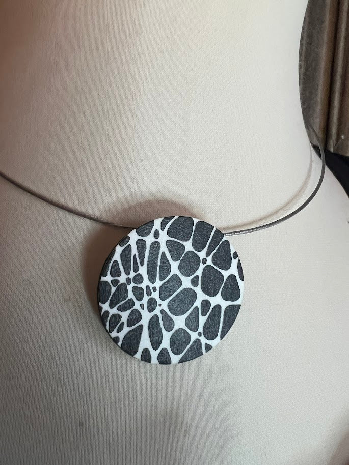 Marleen Burger - Hanger aan spang - rond Black/white