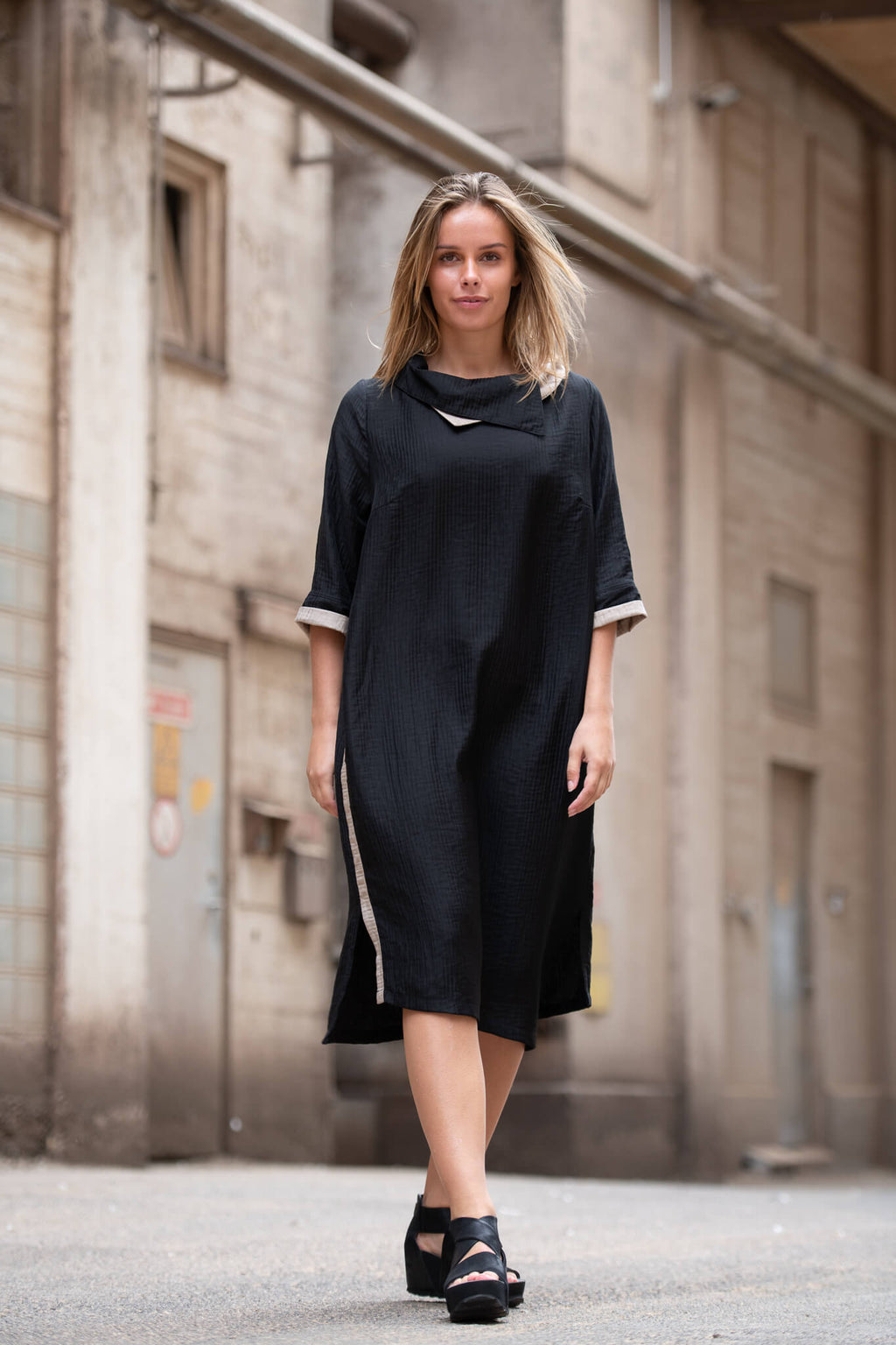 E-Avantgarden - Jurk 2 kleurige kraag - Black/Taupe - Maat M en L