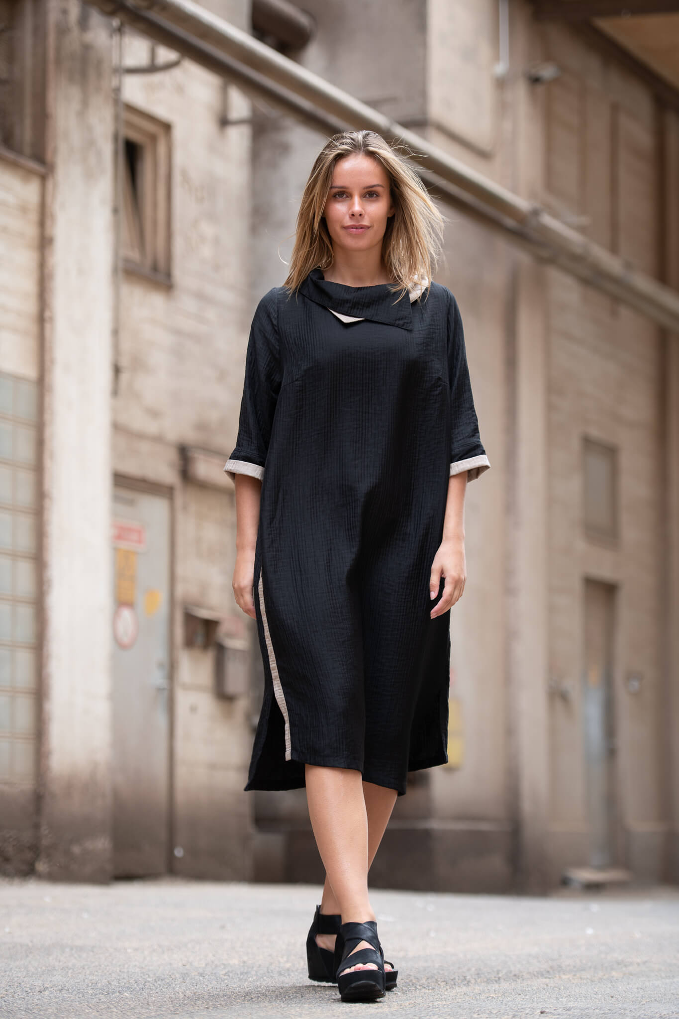 E-Avantgarden - Jurk 2 kleurige kraag - Black/Taupe - Maat M en L