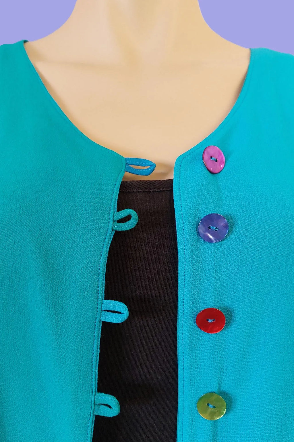 Liz & Joe - Turquoise viscose blouse, kleurige knoopjes