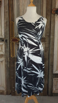 Normal Crazy - Jurk Flair - Black White