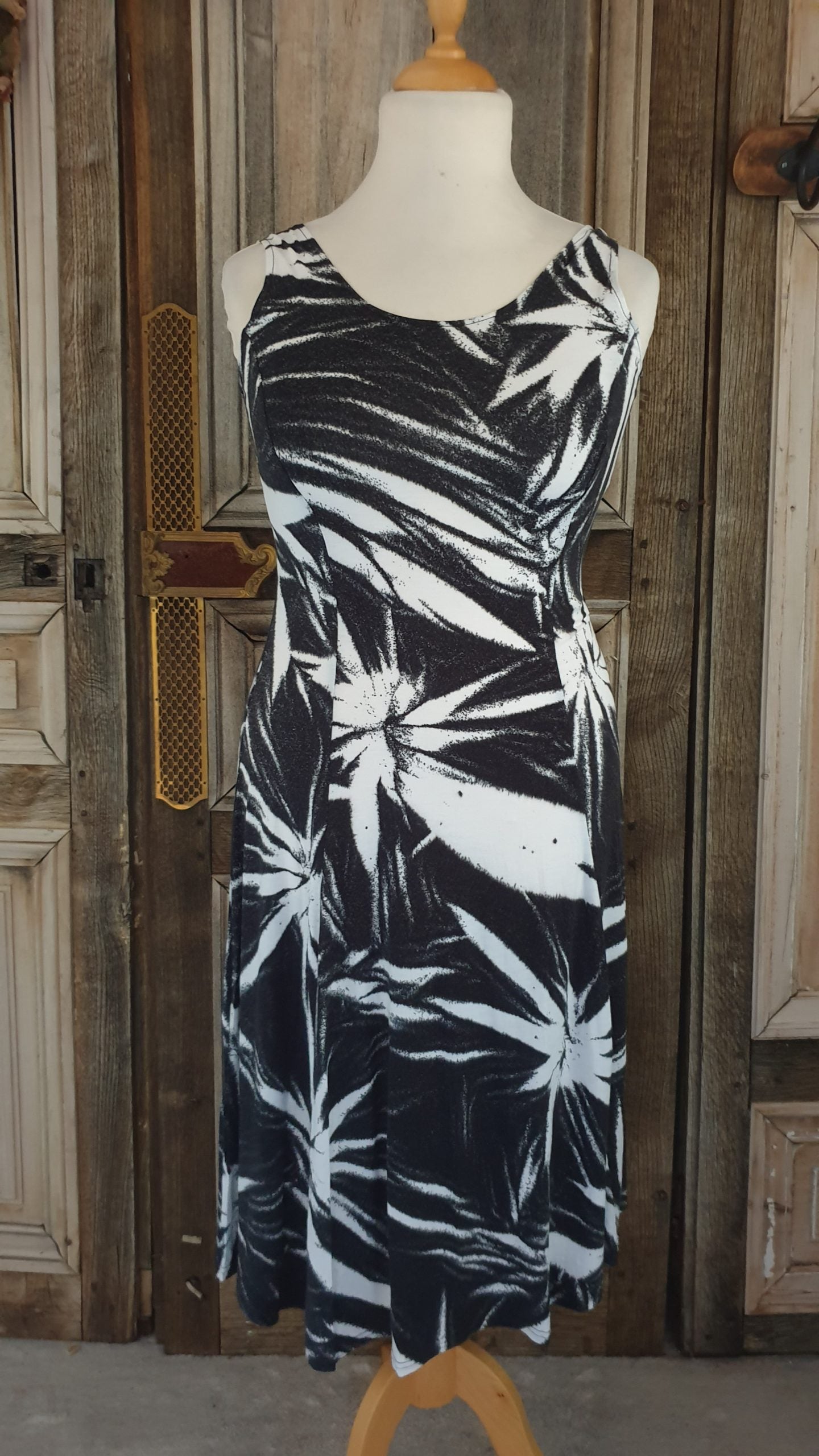 Normal Crazy - Jurk Flair - Black White