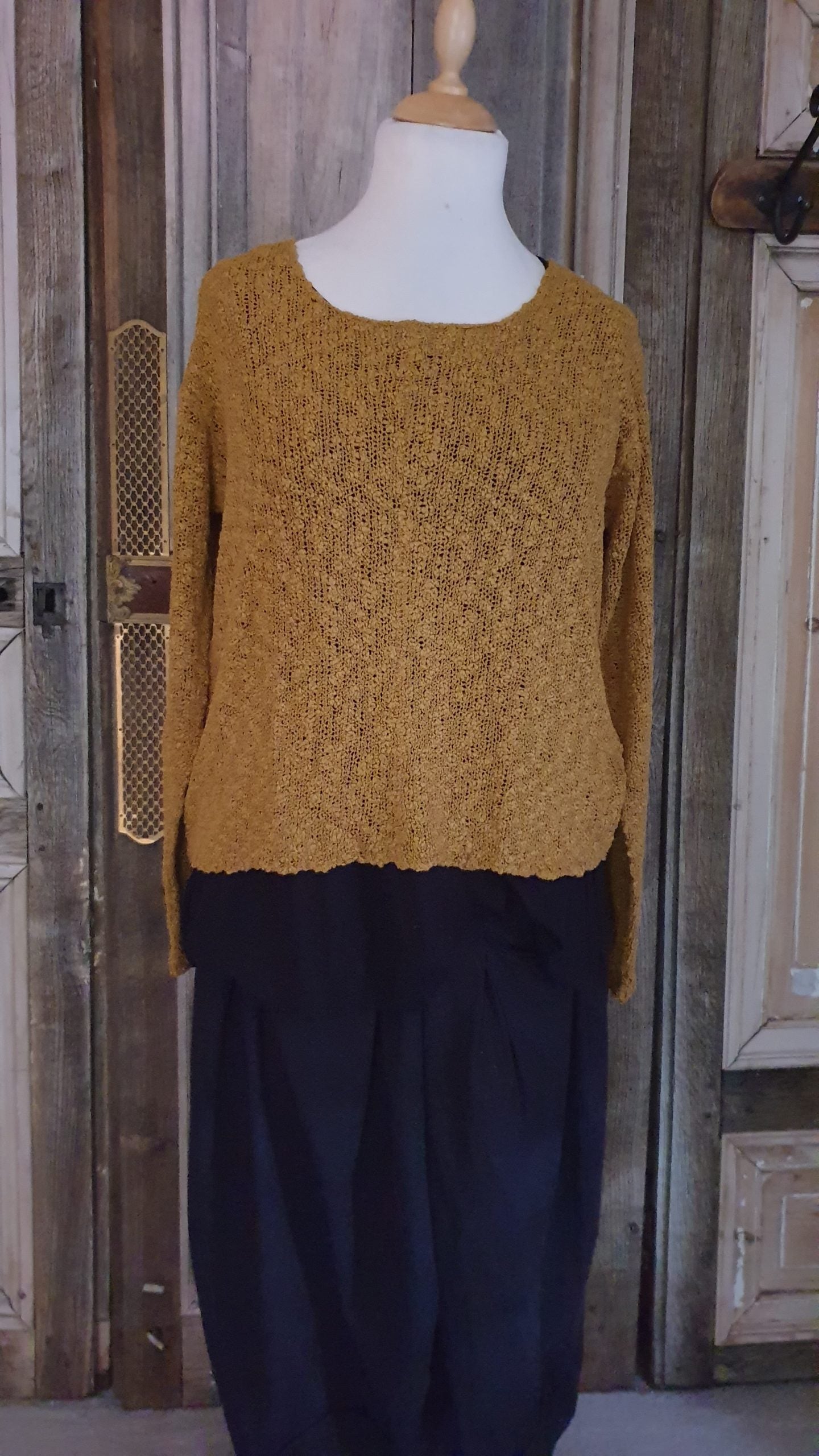 Normal Crazy - Trui Walnut #4 Okergeel