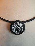 Marleen Burger - Hanger aan spang - Black/white rond