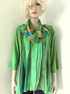 Liz & Joe - Mosgroene viscose blouse, golvende banen
