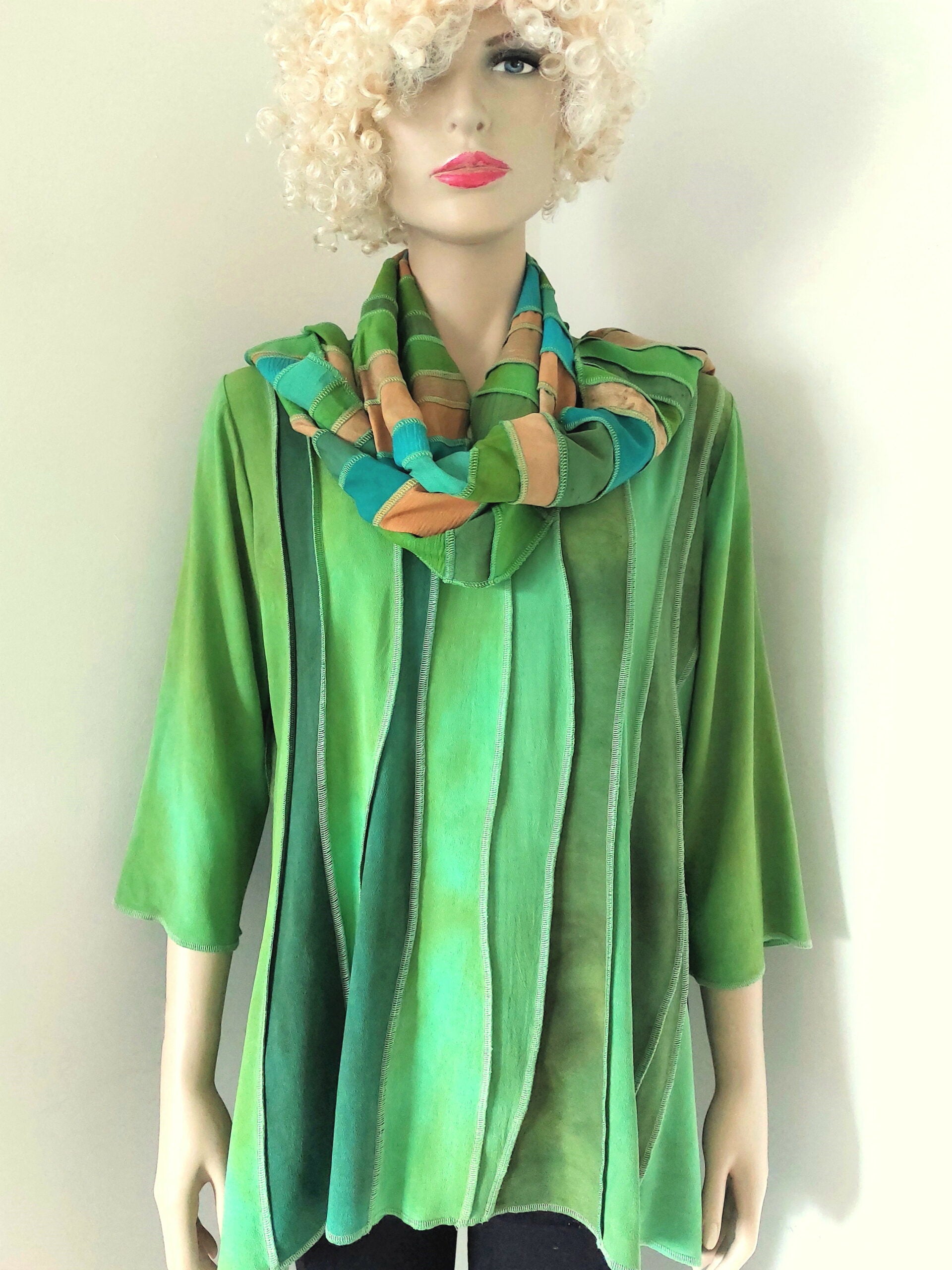 Liz & Joe - Mosgroene viscose blouse, golvende banen