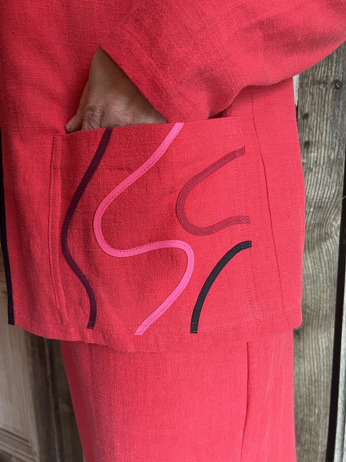 Geesje Sturre - Linnen Jasje  616956 - Rood 665 tussenjas