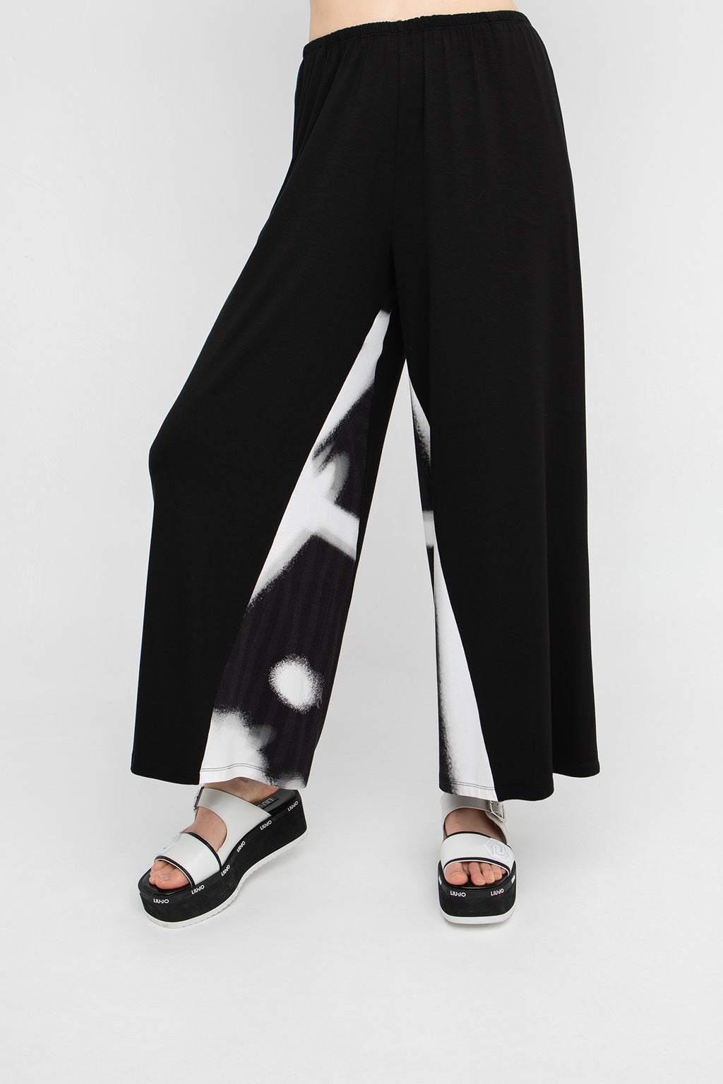 Ozai N Ku - Broek met abstracte print - Foam Black/White