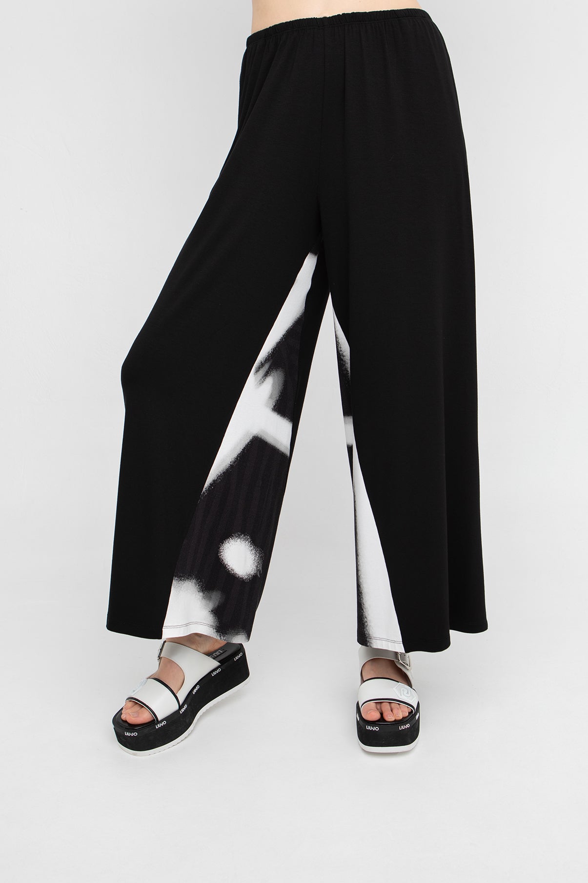 Ozai N Ku - Broek met abstracte print - Foam Black/White