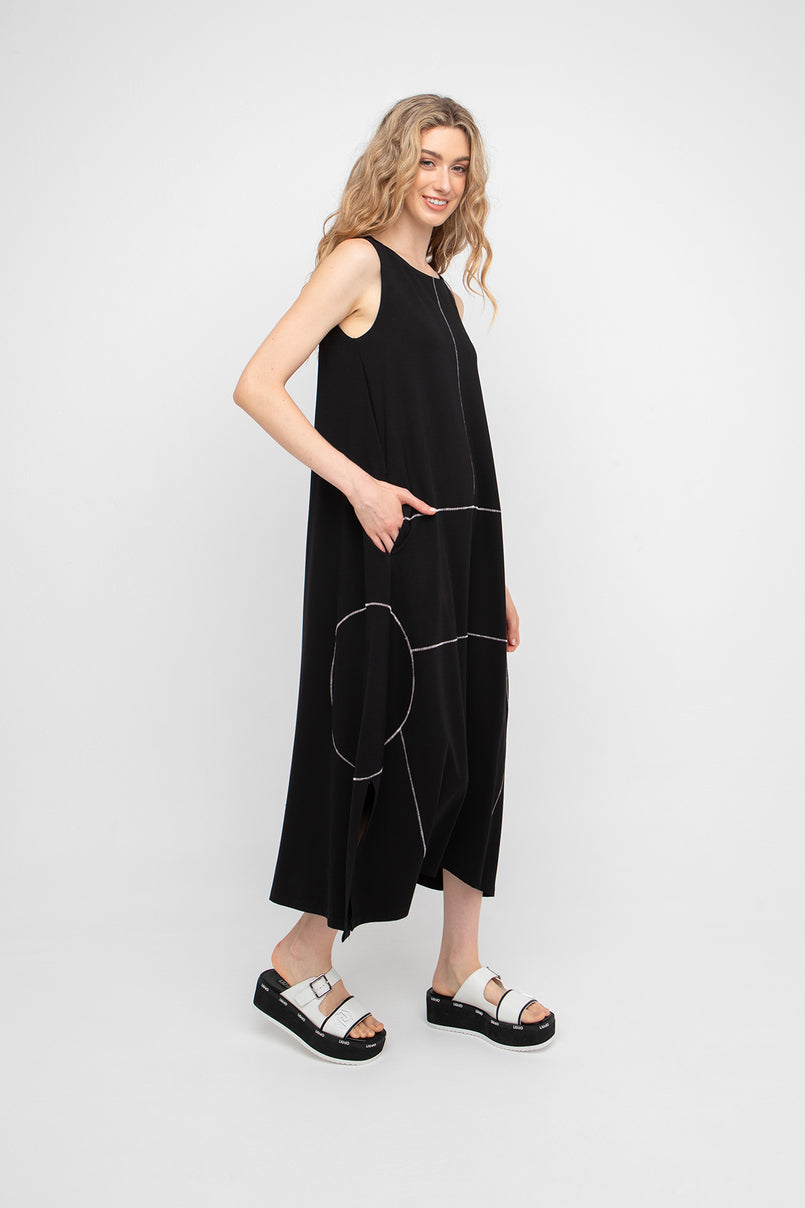 Ozai N Ku - Mouwloze midi-jurk met contrasterende stiksels - Zwart