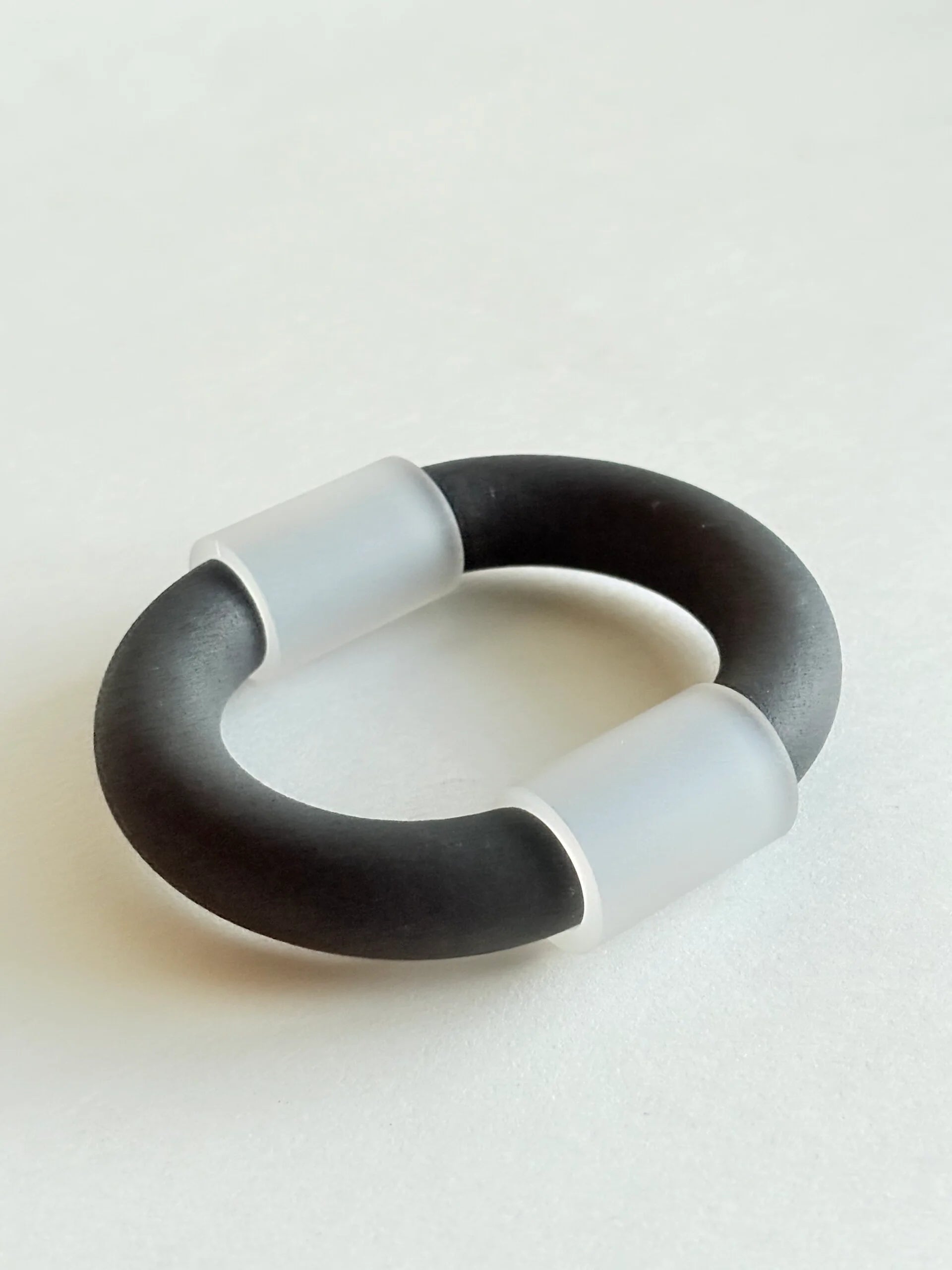Trijn Sieraden - Armband rubber en acrylaat (A25-3)