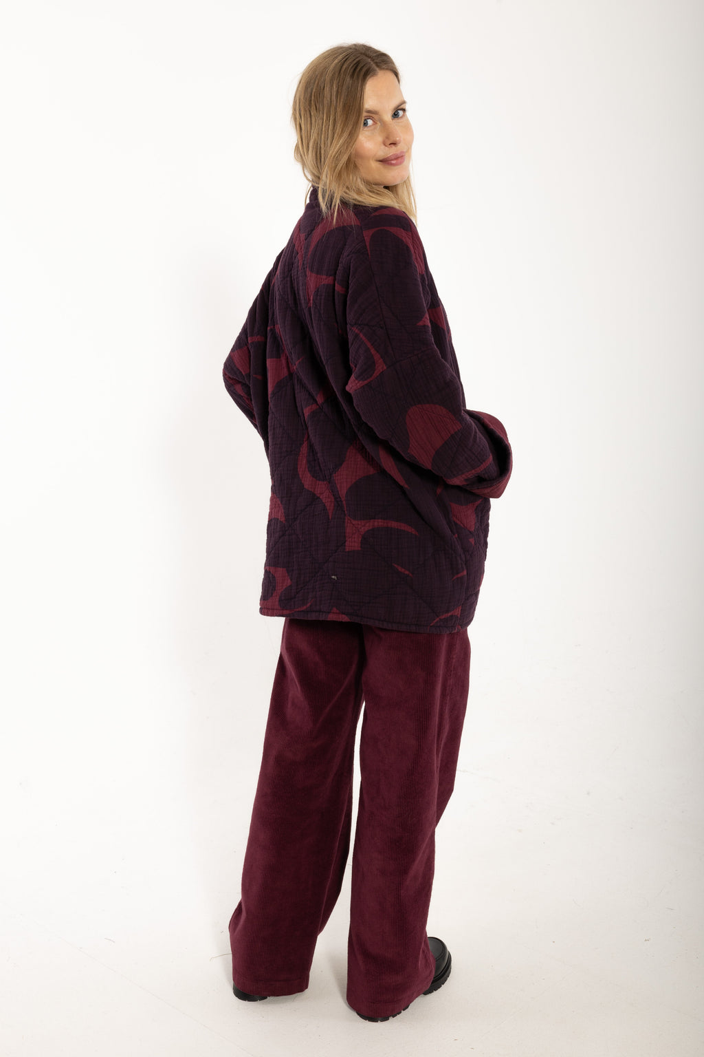 Danefæ - Quiltjasje Danekatrin - Dark Wine/Dark Cherry TROPS