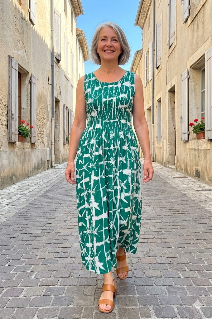 Normal Crazy - Mouwloze Dress Eva met gesmokt lijfje-Groen
