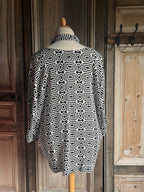 Geesje Sturre - Bloes met sjaaltje - Black White