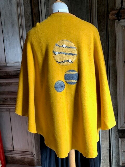 Geesje Sturre - Poncho van katoen fleece - Okergeel *