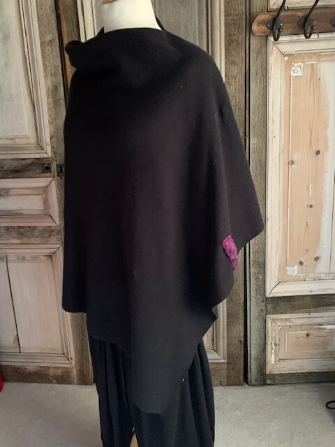 Geesje Sturre - Poncho van katoen fleece - Zwart