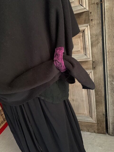 Geesje Sturre - Poncho van katoen fleece - Zwart