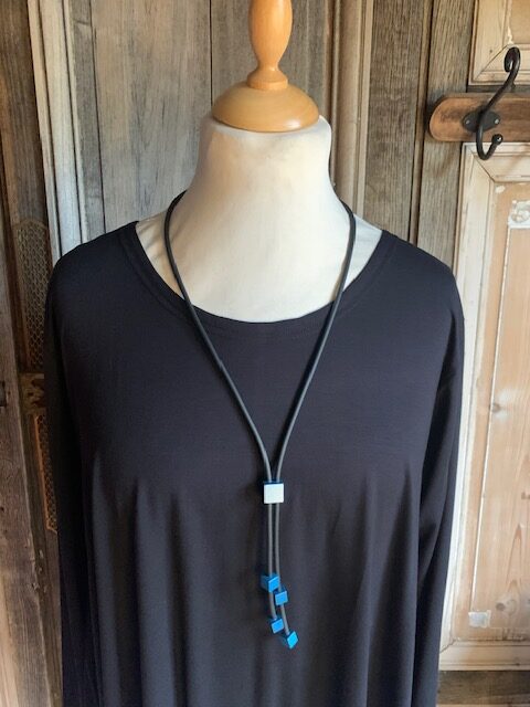 Tjonge Jonge Sieraden - Collier lang  blok licht blauw