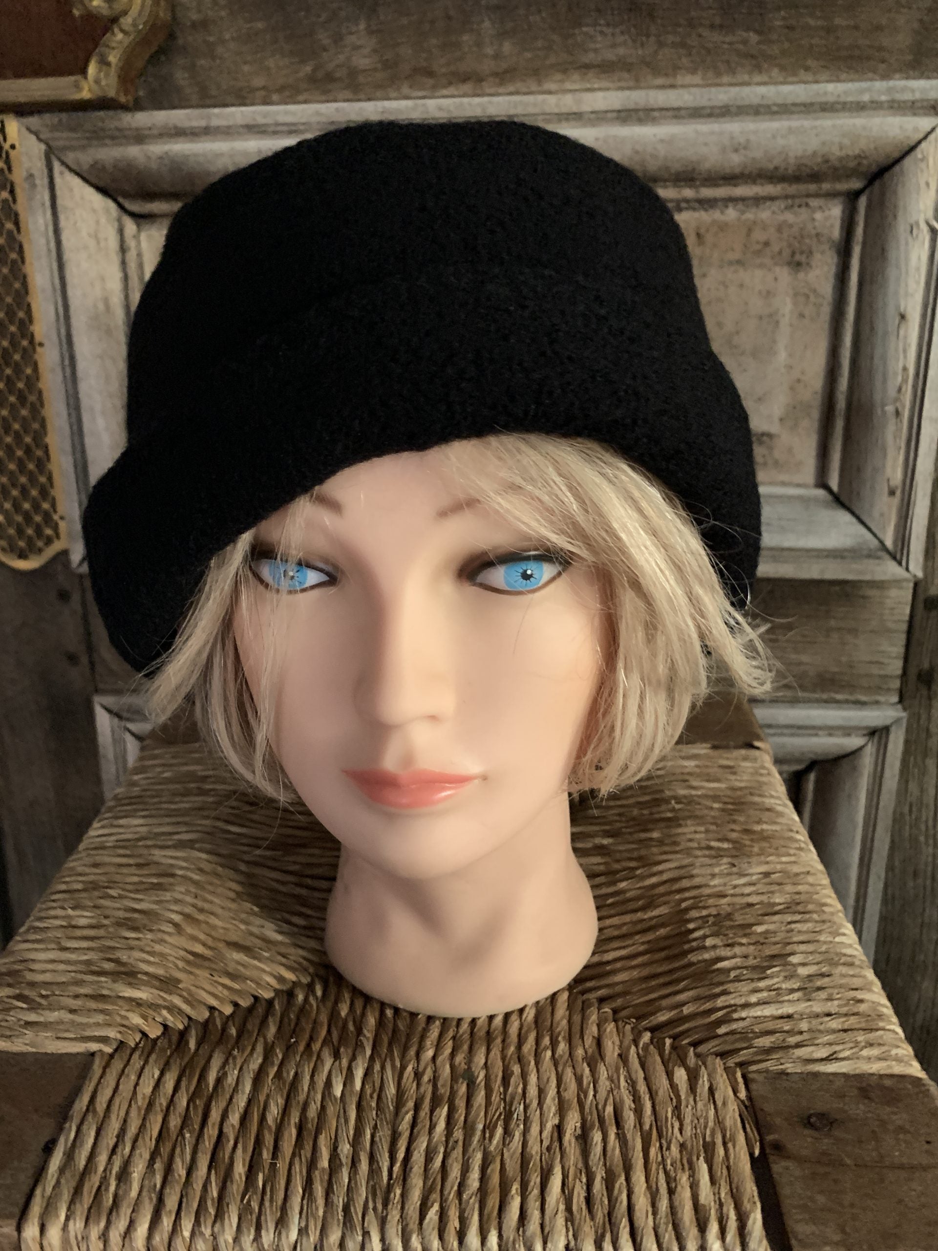 Aino Hat Vibo 999 zwart