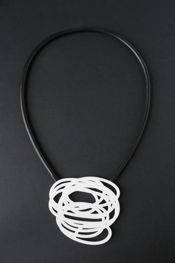Trijn sieraden - Ketting Doodle krassen (#K24-30) - Zwart en Wit