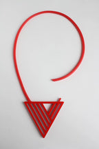 Trijn sieraden - Ketting Bauhaus driehoek (#K24-36) - Rood/Roze Rood/Magenta