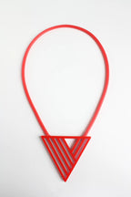 Trijn sieraden - Ketting Bauhaus driehoek (#K24-36) - Rood/Roze Rood/Magenta