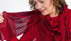 Invero Töne - Driehoekige Merino omslagdoek Kyra 100% wol - Rubin