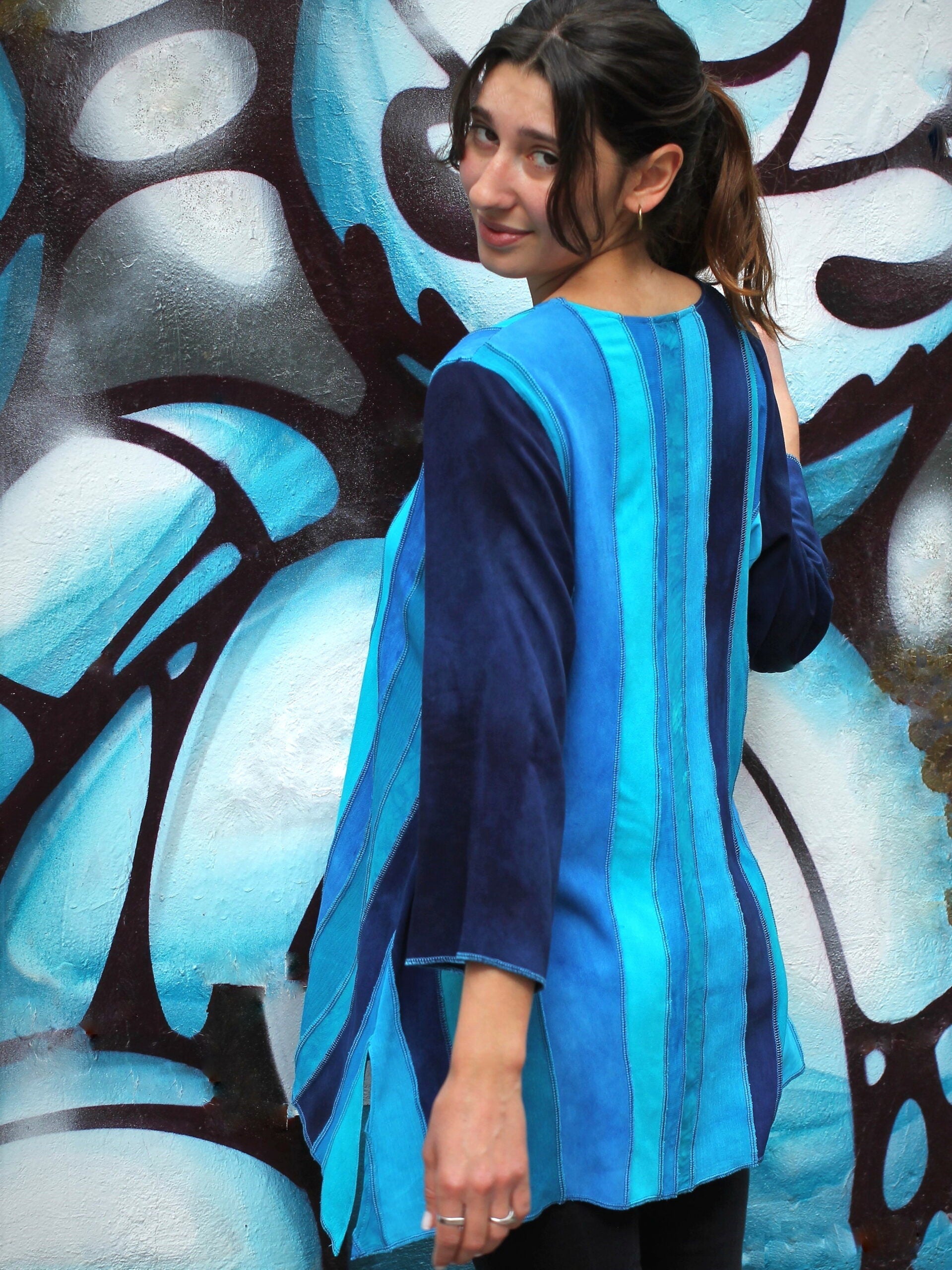 Liz & Joe - Viscose Blouse - verticaal golvende banen - Blauw