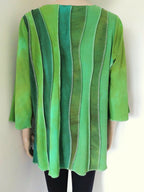 Liz & Joe - Mosgroene viscose blouse, golvende banen