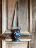 LIEZ -  handmade - Telefoontasje - Blauw