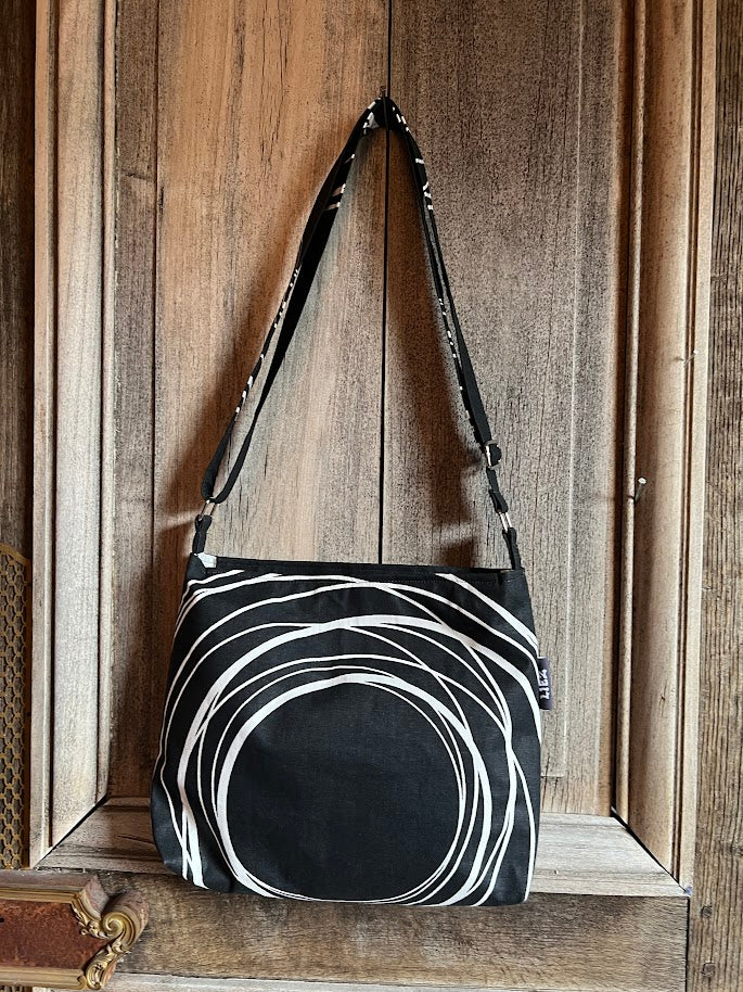 LIEZ -  handmade schoudertas - Black/white