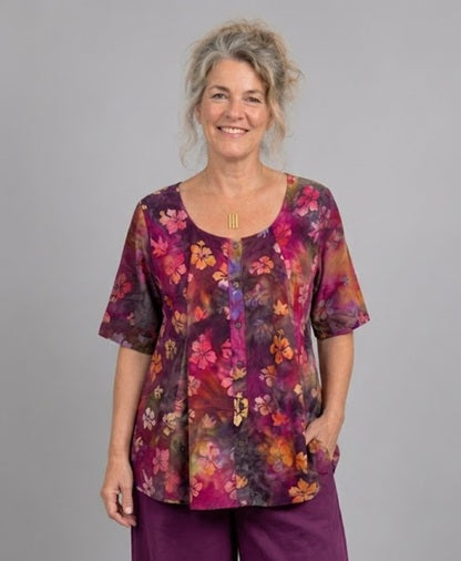 Normal Crazy - Blouse New Moza korte mouw - Batik Bordeaux/magenta bloem