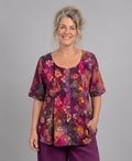 Normal Crazy - Blouse New Moza korte mouw - Batik Bordeaux/magenta bloem