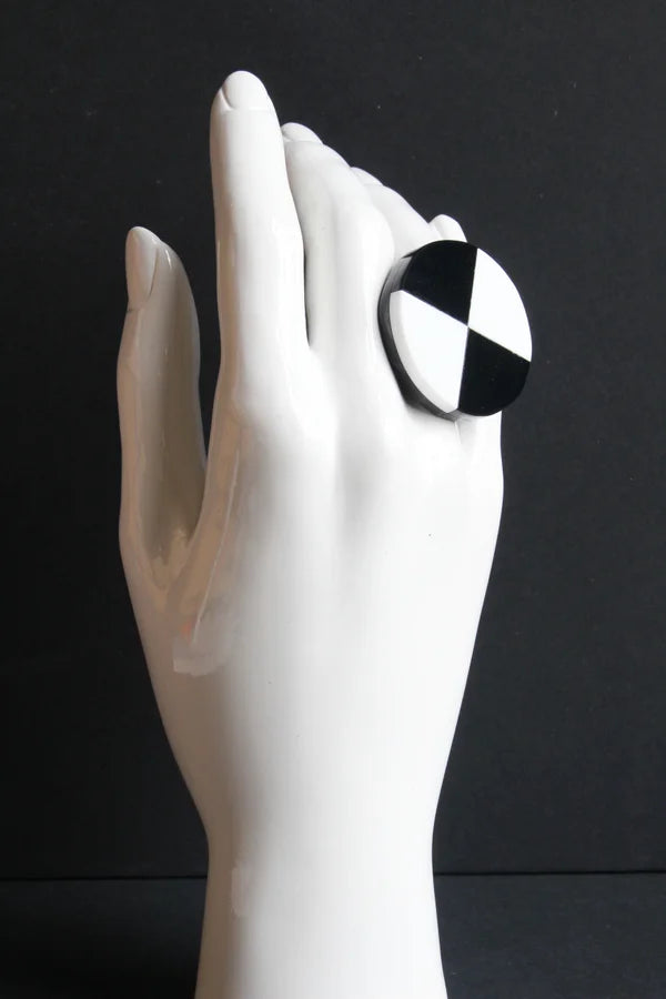 Trijn sieraden - Ring Acrylaat (#R23-100) - Black/white