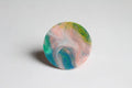 Trijn sieraden - Ring gevlekt acrylaat (#R25-1) - Roze/blauw gevlekt 3 cm