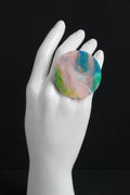 Trijn sieraden - Ring gevlekt acrylaat (#R25-1) - Roze/blauw gevlekt 5 cm
