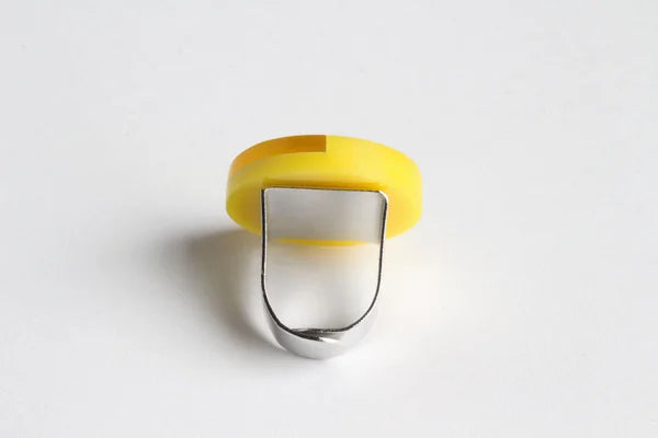 Trijn sieraden - Ring acrylaat (#R25-27) - Geel 3 cm