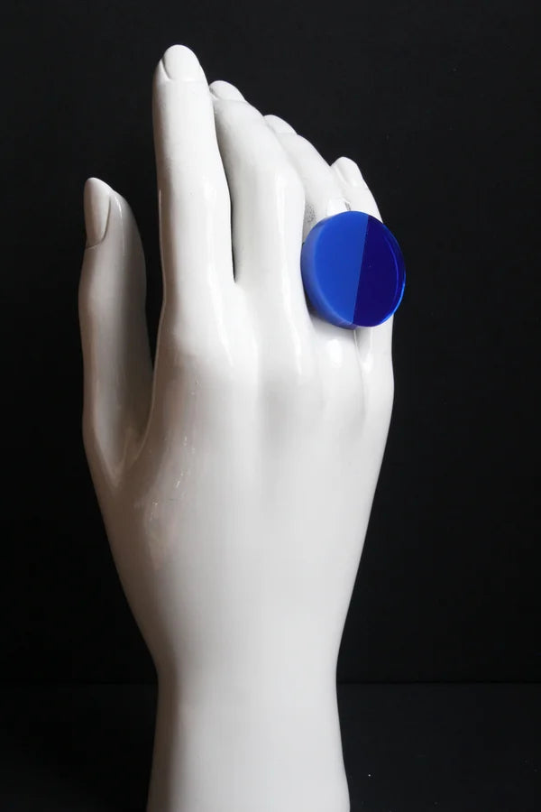 Trijn sieraden - Ring acrylaat (#R25-21) - Blauw 3,8 cm