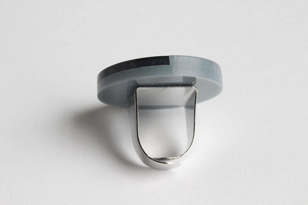 Trijn sieraden - Ring acrylaat (#R25-25) - Grijs 5 cm