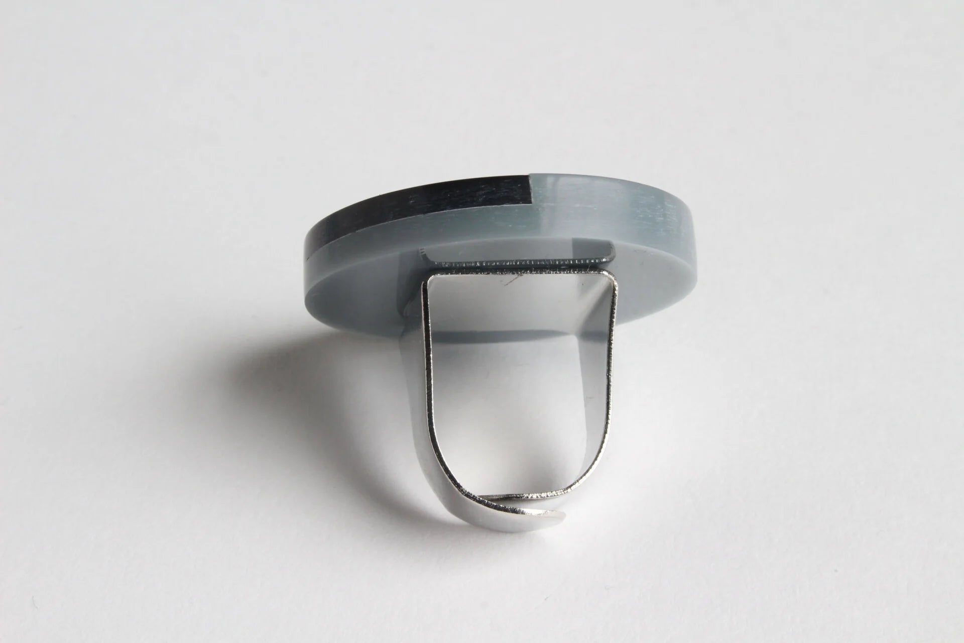 Trijn sieraden - Ring acrylaat (#R25-25) - Grijs 5 cm