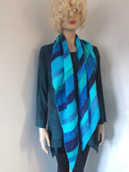 Liz & Joe - Driehoekige viscose sjaal S 425 VD - Blauwtinten