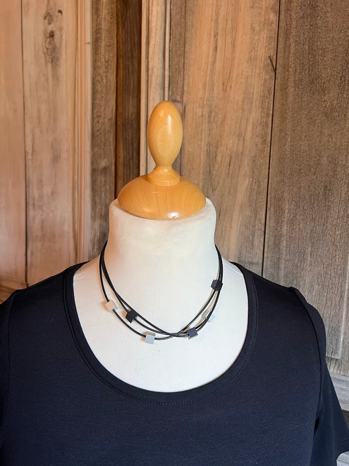 Tjonge Jonge Sieraden - Collier rondjes grijs zwart