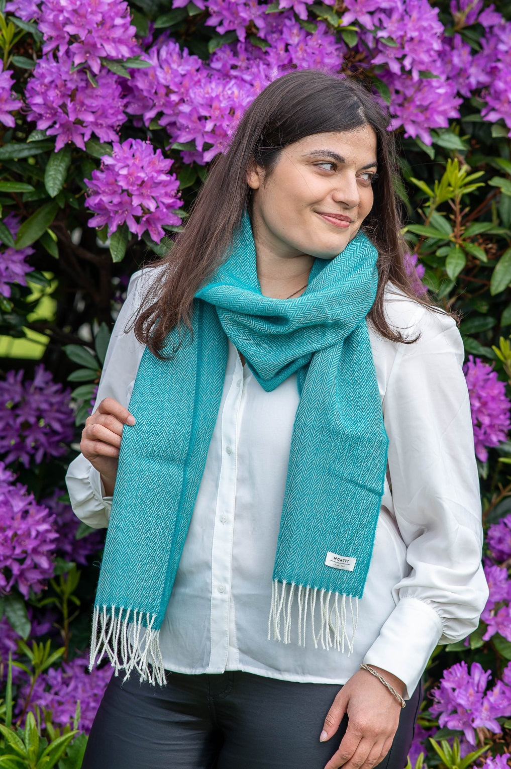 McNutt of Donegal - Sjaal Tropical Green Herringbone #