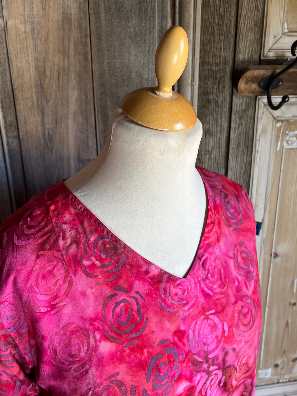 Angel Circle - Tuniek Batik KT1864T - Magenta/Rood Rozen-print
