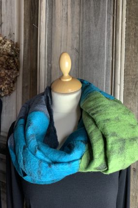 MooiVilt - Gevilte shawl multicolor gestreept
