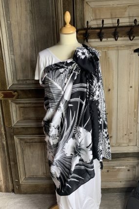 Normal Crazy - Pareo, Sarong of Sjaal - Black White