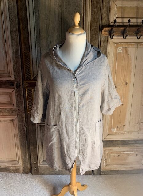 BB style linnenblousjasje lang taupekleur.