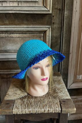 BB Style -  Gehaakte bucket hat van stro in blauw