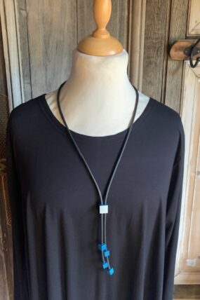 Tjonge Jonge Sieraden - Collier lang blok licht blauw