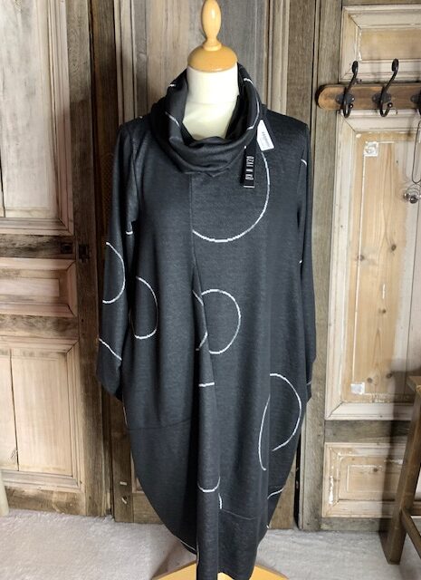 Ozai N Kü – Jurk Cirkelpatroon 766026 – Black